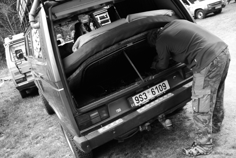 ..jiní se vrtali v motorech