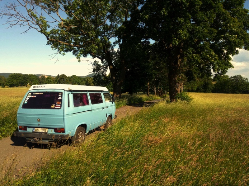 Tudy šel Jan Ámos s uzlíčkem....