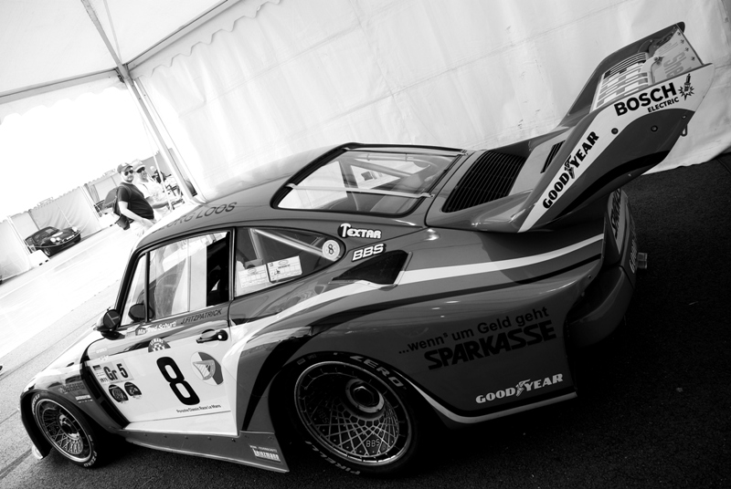 A jedno Porsche s křídlem...