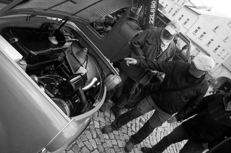 A samozřejmě rozprávka nad každou otevřenou kapotou