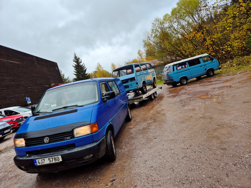 A tady jsou tak letmo spolu... pršelo, tak žádný aranžování...