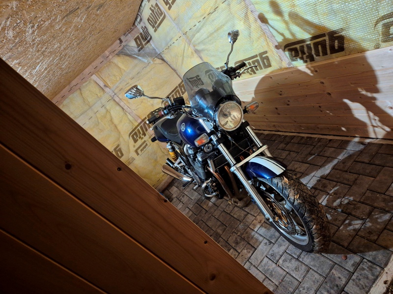 I když jedna rekvizita tam už zimu tráví...