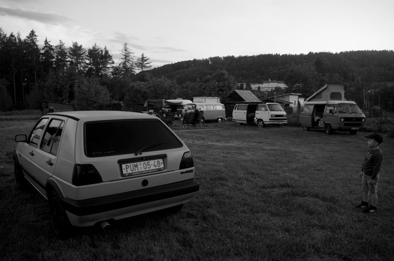 Malej Oťas lítal od jednoho k druhému...
