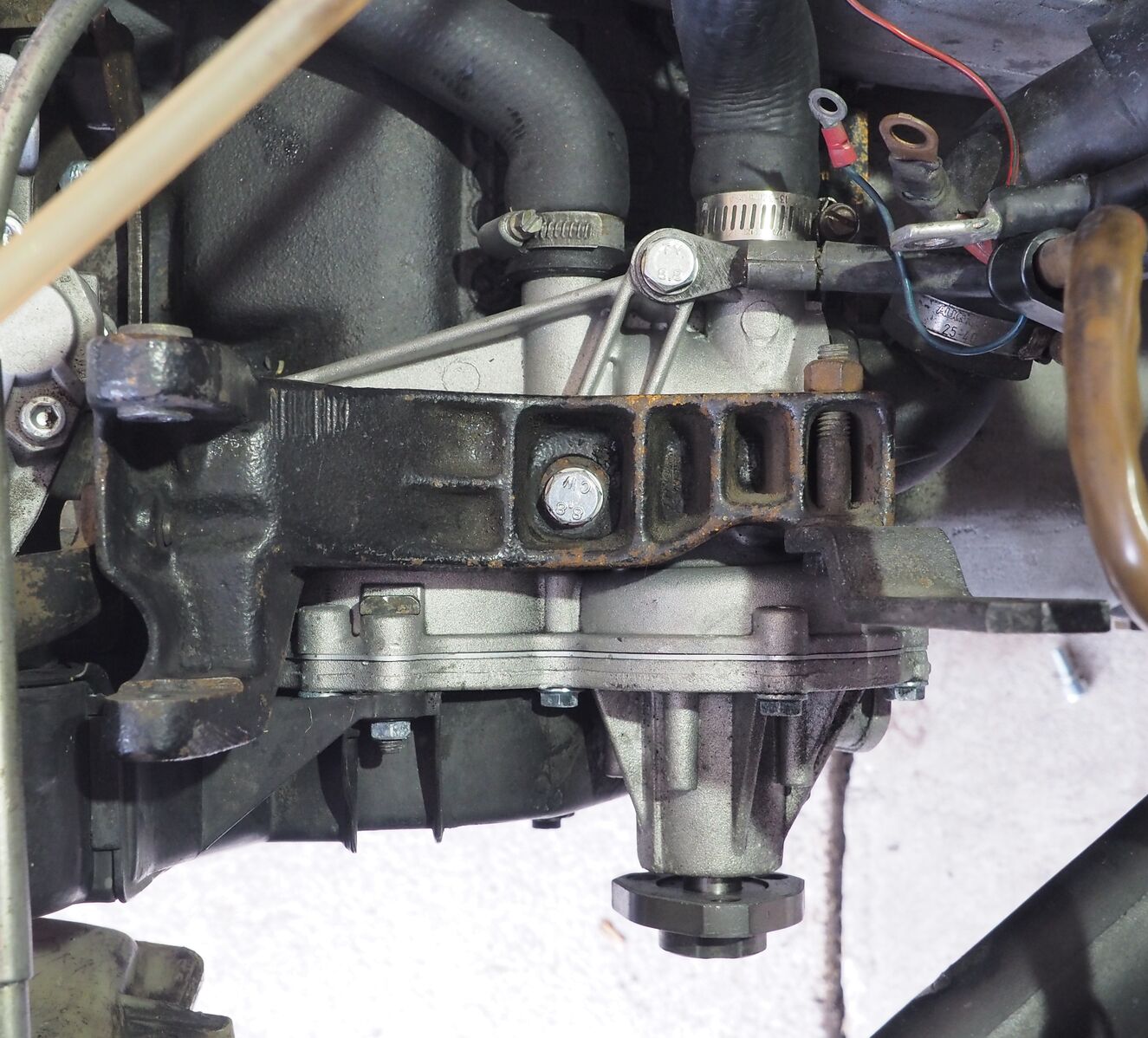 1325px-JX_-_Halter_des_Generators.jpg